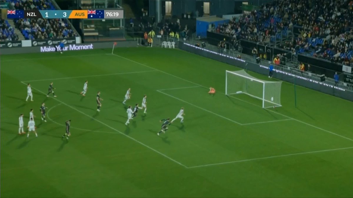 Inches away from a worldie kick for Nestor Irankunda 😱 🇳🇿 1-3 🇦🇺 #Socceroos #ForeverGolden #NZLvAUS
