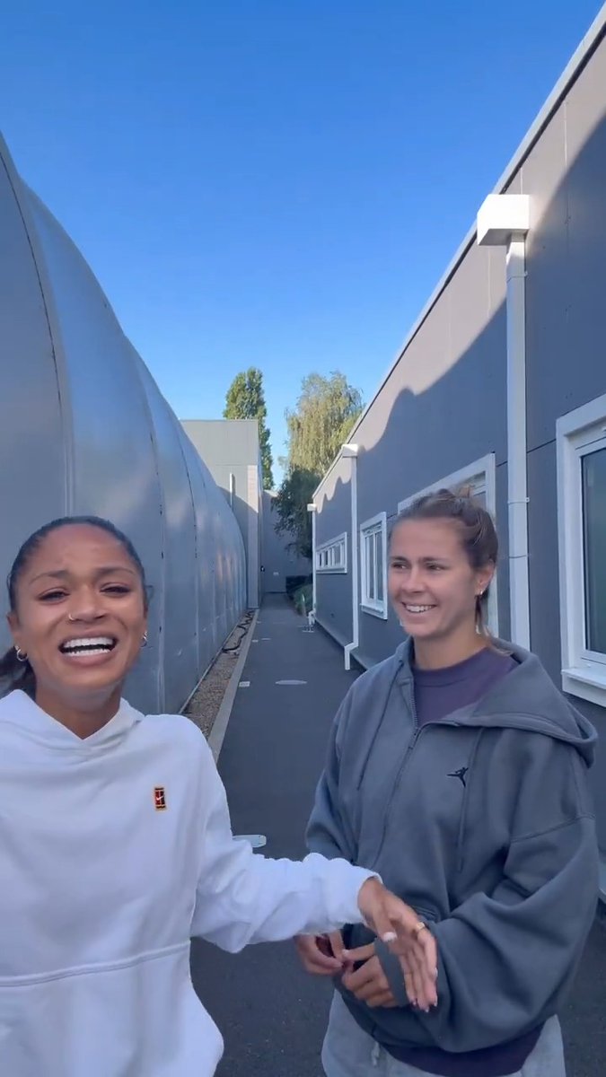This time, the squad pick the questions... (Stay for Vic's skincare routine 😂)
