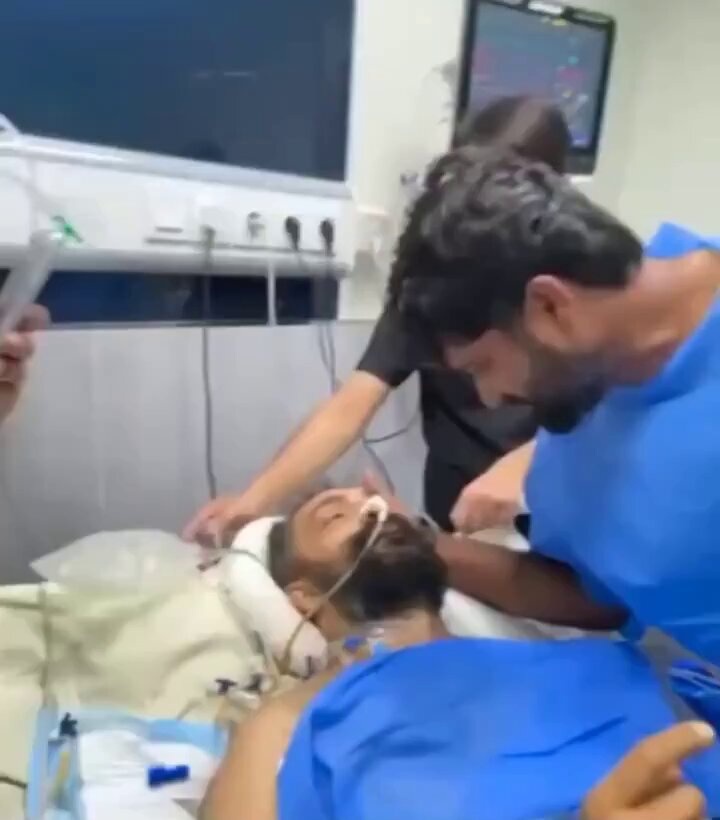 میجر عدنان شہید ہمیں آپ پر فخر ہے آپ نے بہادری کی عظیم داستان رقم کی پاکستان میں جب تک آپ جیسے جی دار، ایمان افروز اور جرات مند موجود ہیں دشمن ہمیشہ زلیل و رسوا ہو گا آمین اللہ آپکو شہادت کو قبول فرمائے DG ISPR #MajAdnanShaheed