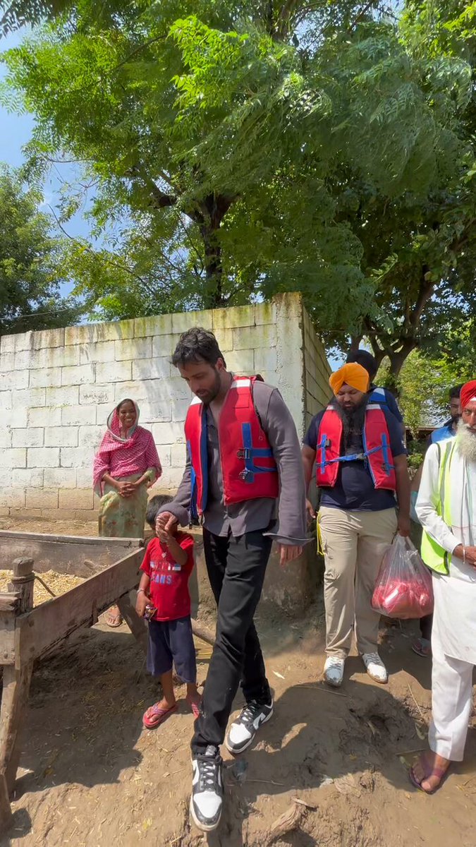 घर टूटा है। हौंसला नहीं। #PunjabFloods Sood Charity Foundation 🇮🇳