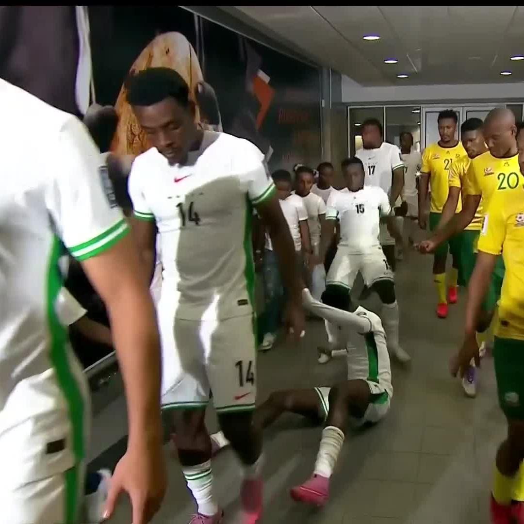 Drama in the tunnel before kick-off 🤣🤣 We are live for Bafana 🆚 Nigeria 🍿 📺 Stream #WCQ on DStv: #SSDiski