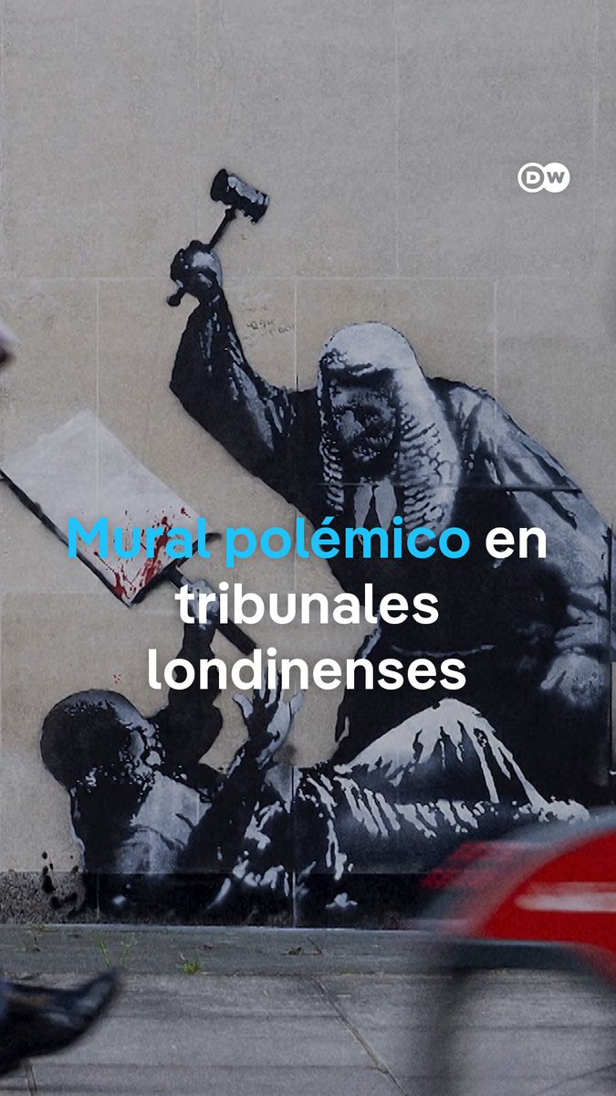 Londres ordena tapar una obra de #Banksy en los Tribunales Reales de Justicia que mostraba a un juez golpeando a un manifestante propalestino. La obra, reivindicada por el artista, generó reacciones políticas y sociales en medio del debate sobre la represión de protestas. / ajr