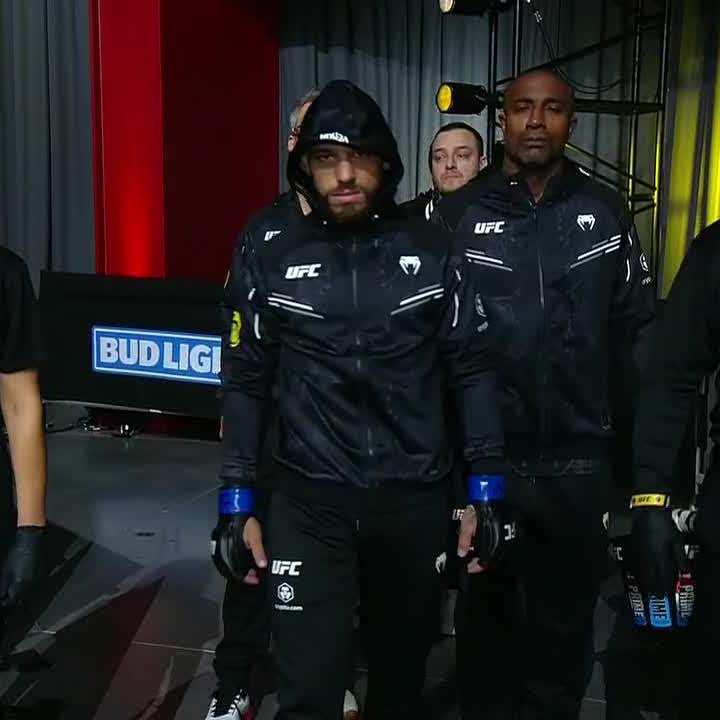 Jean Silva's debut walkout: 3 minutes, 40 seconds Jean Silva's debut fight: 4 minutes, 12 seconds (h/t Shakiel Mahjouri)
