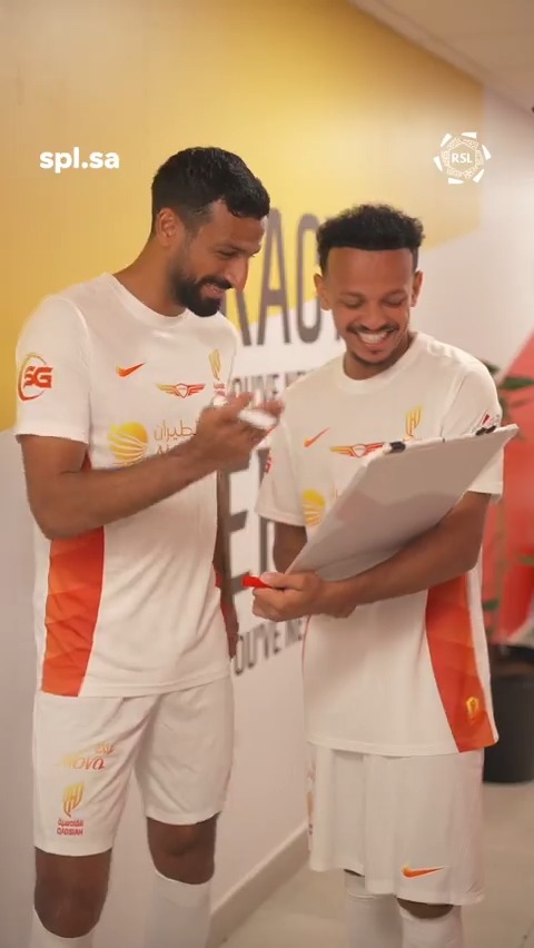 طلبنا من تركي العمار وعبدالله آل سالم يرسمون الشعار.. النتيجة؟ 😅 #دوري_روشن_السعودي | #للجماهير | نادي القادسية السعودي