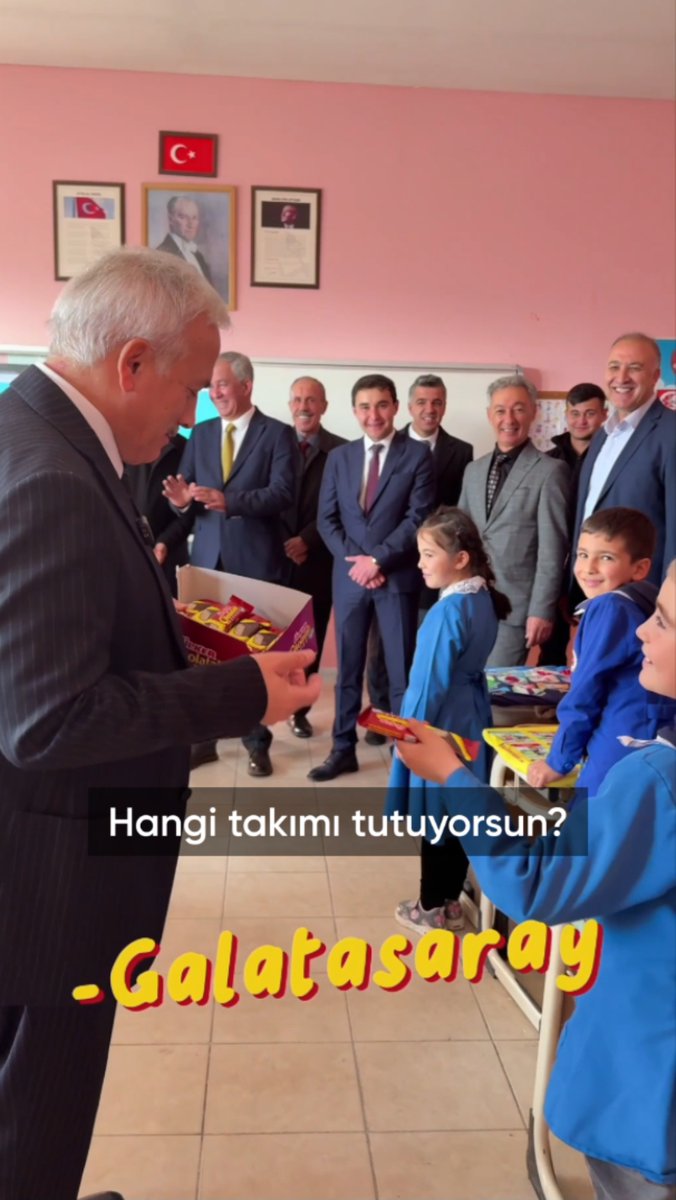 -Hangi takımı tutuyorsun ? -Galatasaray -Hangi takımı tutuyorsun ? -Galatasaray -Hangi takımı tutuyorsun ? -Galatasaray Kış aylarından içimizi ısıtan yeni nesil Galatasaraylı gençlerimiz 💛❤️