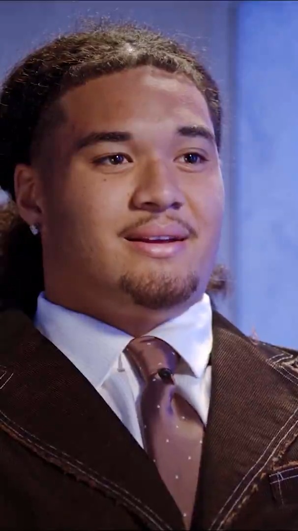 “It’s crazy, when I was a little kid, I was an Oregon fan… and now I’m here and I actually get to live it.” 🦆🔥 Brady Quinn sits down with Oregon Football's Matayo Uiagalelei ahead of this weekend's Big Noon Kickoff starting this Saturday at 10am ET on FOX 🙌