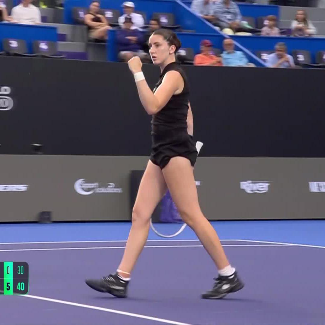 Dream debut in Guadalajara 💫 Elsa Jacquemot knocks out Sakkari 6-2, 6-0 to move into round two. #GDLOpenAKRONxSantander