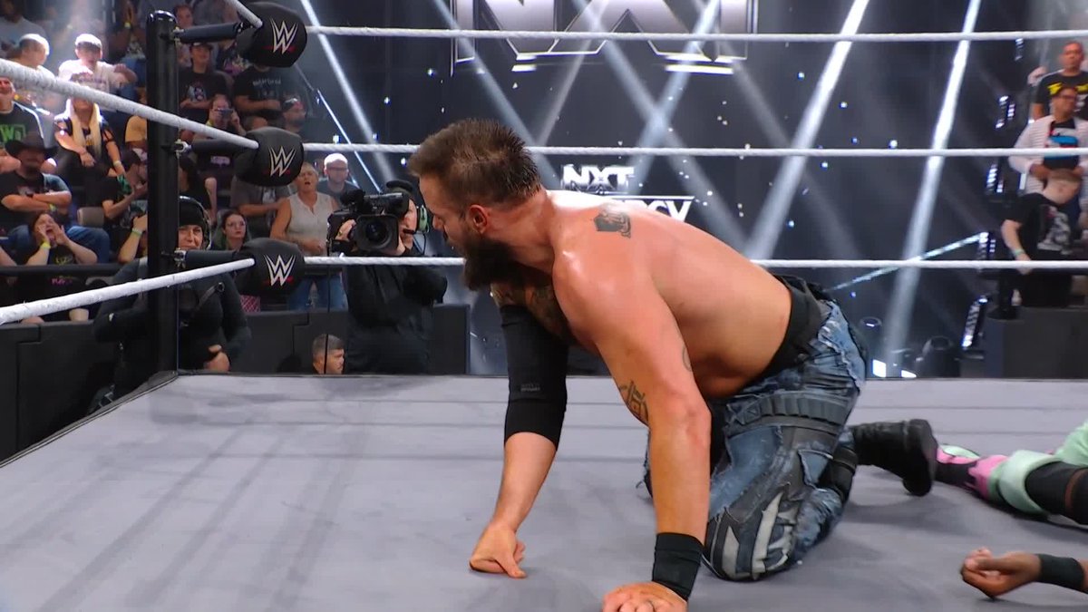Not like this! 😡 Josh Briggs just beat Je’Von Evans...