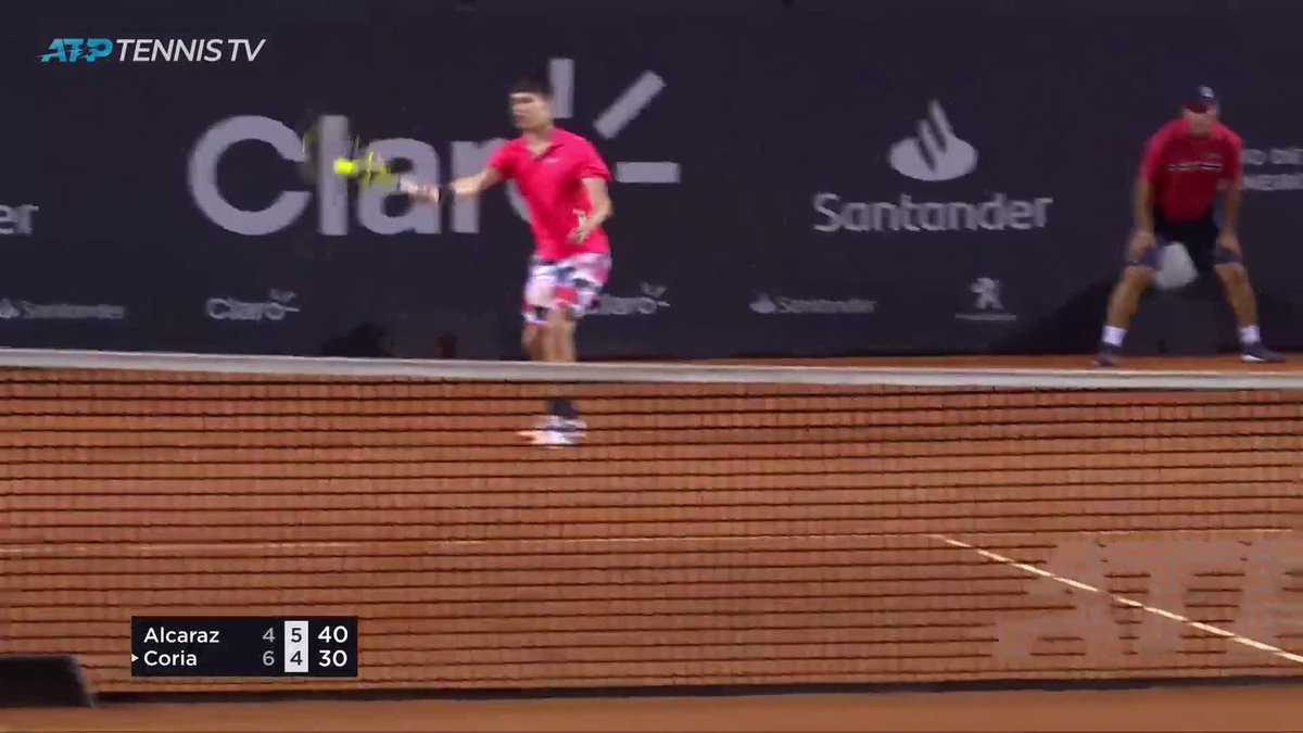 Siempre sonriendo... 😱☺️ ¿Recuerdan el primer torneo en el Tour de Carlos Alcaraz en el Rio Open con 16 años? 💨