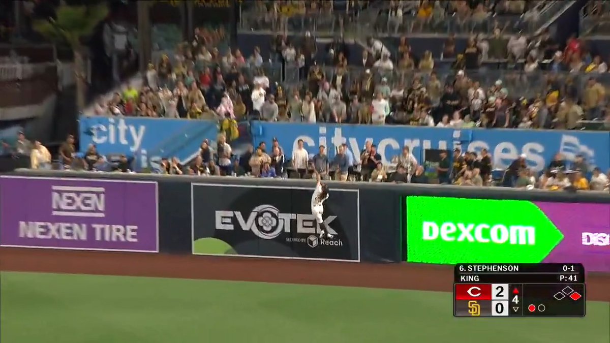 タティスjrがホームランキャッチ🤯 とてつもないファインプレーでチームを救う 🎥MLB