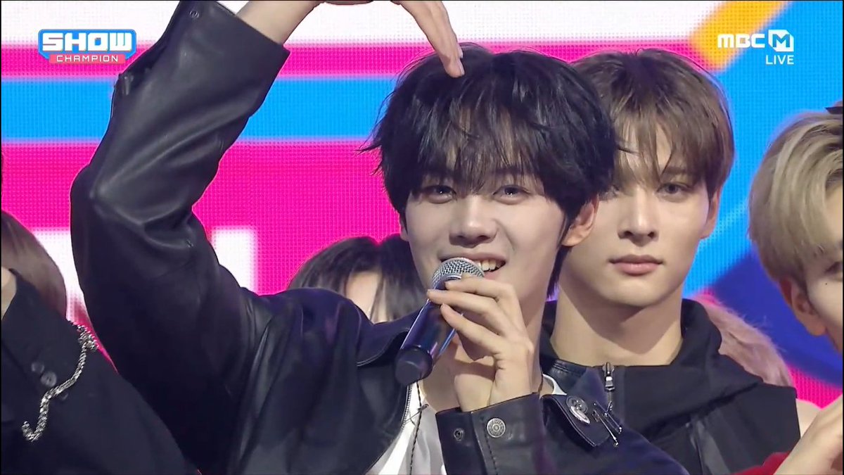 🏆 ZEROBASEONE (ZEROBASEONE) took first place on Show Champion, bagging their 2nd trophy for “ICONIK” – Congratulations! 🥳 #ZEROBASEONE17thWin #ICONIK_2ndWin #ICONIK2ndWin #ZEROBASEONE #ZB1 #제로베이스원 (250910)