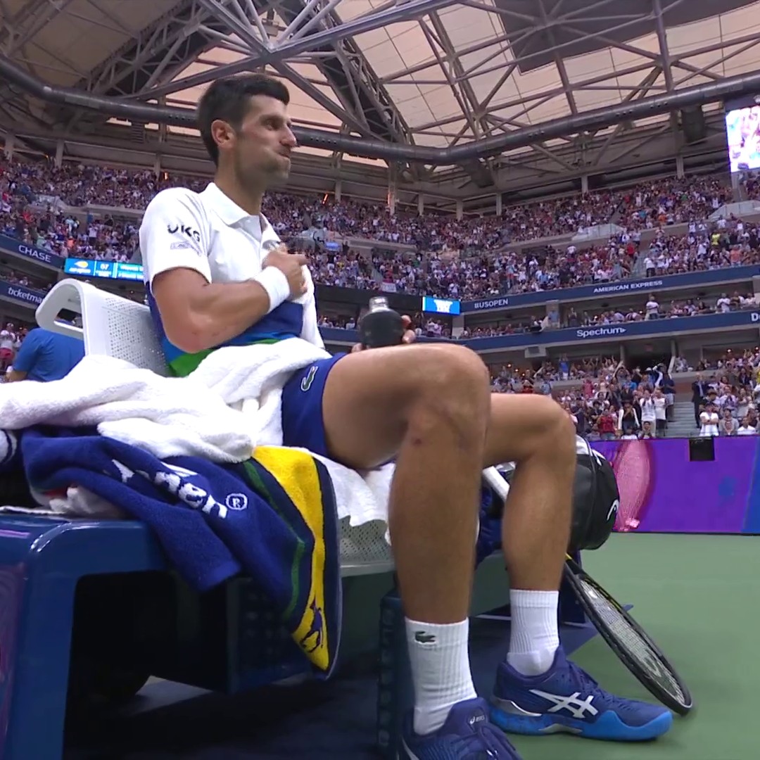 Djokovic rattrapé par les larmes Le public a compris qu'il ne ferait pas le Grand Chelem calendaire Us Open 2021