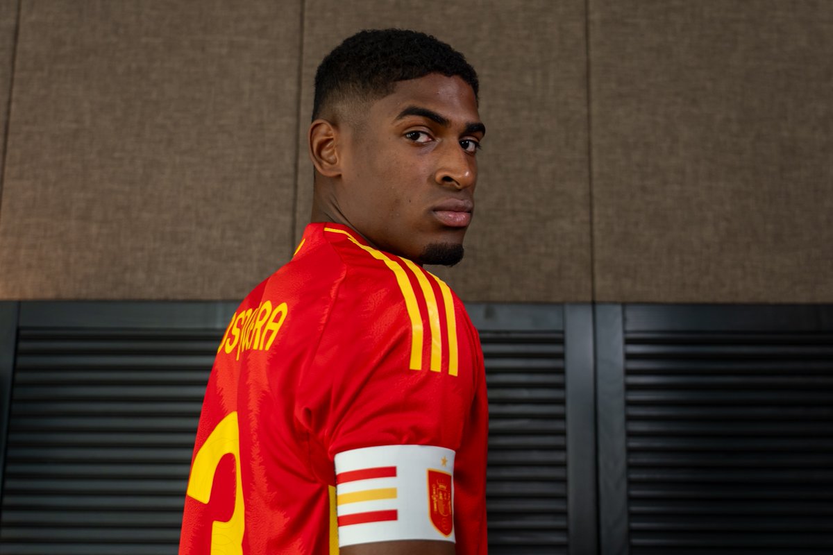 ©️ CAPITÁN MOSQUERA. 🇪🇸 El central nos cuenta cómo ha sido su primera concentración con el brazalete de España. ℹ️ #U21EURO | #NuestraBase