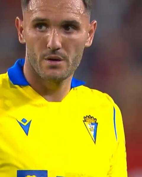 Un auténtico JUGADORAZO. 👏🔝 🎂 ¡Feliz cumpleaños, Lucas Pérez! 🎂 #LALIGAHighlights