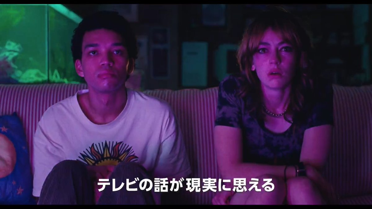 周囲に馴染めない学生。TVドラマに夢中になるあまり、そちらの方が「現実」に思えてくる━━ 文化ファンなら「知ってる感覚」から始まる 「人生を変えてしまう青春映画」と評されたカルトムービー 下調べせず観た方が良いかも 9/26公開 #テレビの中に入りたい