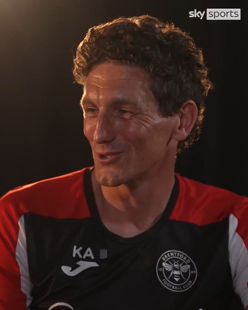 "It quite like the carnage it causes when we do it" 😅 Keith Andrews on taking inspiration from Rory Delap's long throw-ins ☄️