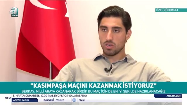 Berkay Özcan: Domenico Tedesco Stuttgart U17'de benim hocamdı. Ondan çok şey öğrendim, bence Fenerbahçe’de başarılı olacaktır. Haberi duyunca şaşırdım, mutlu oldum. Öyle bir şey olacağını hiç tahmin etmemiştim.
