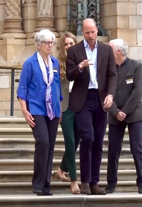 #10Sep Han atacado a #KateMiddleton infinitas veces, por su delgadez por su color de cabello? Es tan difícil entender que está en remisión que PADECIÓ CÁNCER y que aún así sigue en sus deberes reales? Déjenla en paz!