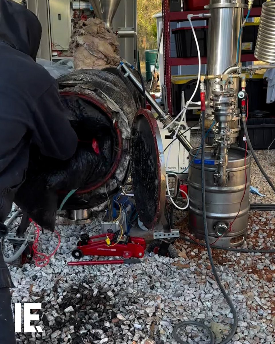Creating gasoline out of plastic seems like a miracle... Do you think this miracle can happen? 🎥 naturejab_ / IG