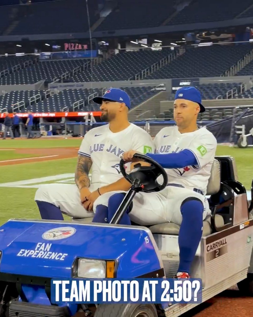 🎶 They see me rollin, they hatin’ 🎶 Georgie FINALLY got to drive the grounds crew cart on #PhotoDay 🤣