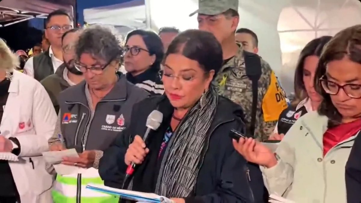 En #ConferenciaDePrensa, la #JefaDeGobierno, Clara Brugada Molina, informó sobre los hechos ocurridos en el Puente de La Concordia, en la Alcaldía Iztapalapa. Ante la preocupación de la ciudadanía, se dará a conocer una lista preliminar con los nombres de las personas heridas, con el objetivo de que sus familiares conozcan a qué hospitales fueron trasladadas y puedan acudir a su atención. La prioridad del Gobierno de la Ciudad de México es brindar información oportuna y garantizar el acompañamiento a quienes resultaron afectados.