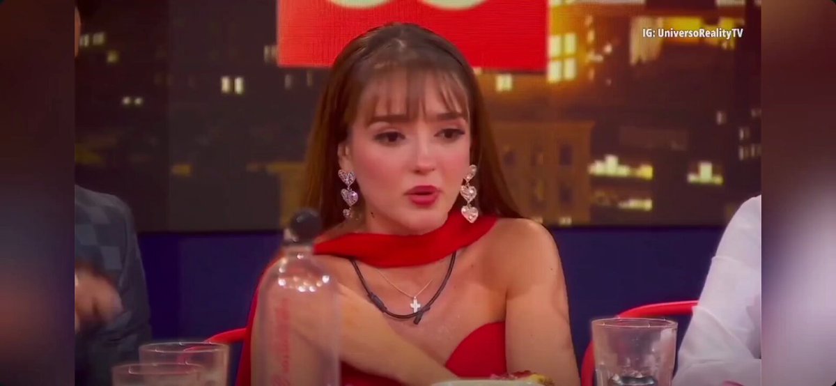 Elaine ya cayó de mi gracia. Dijo que Shiky no merecía llegar a la final. Por su ambición está priorizando a gente 💩 como Alexizzz. Ni un voto para ella de mi parte y ojalá se vaya el domingo. #LCDLFMx3 #LaCasaDeLosFamososMx