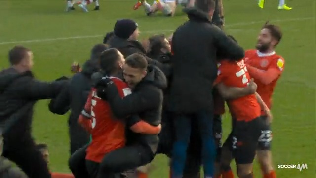 Throwback to January 2022 when Kal Naismith scored for Luton Town deep into injury time vs Bournemouth The touch and composure is unreal Look at those limbs 🦵 #LTFC