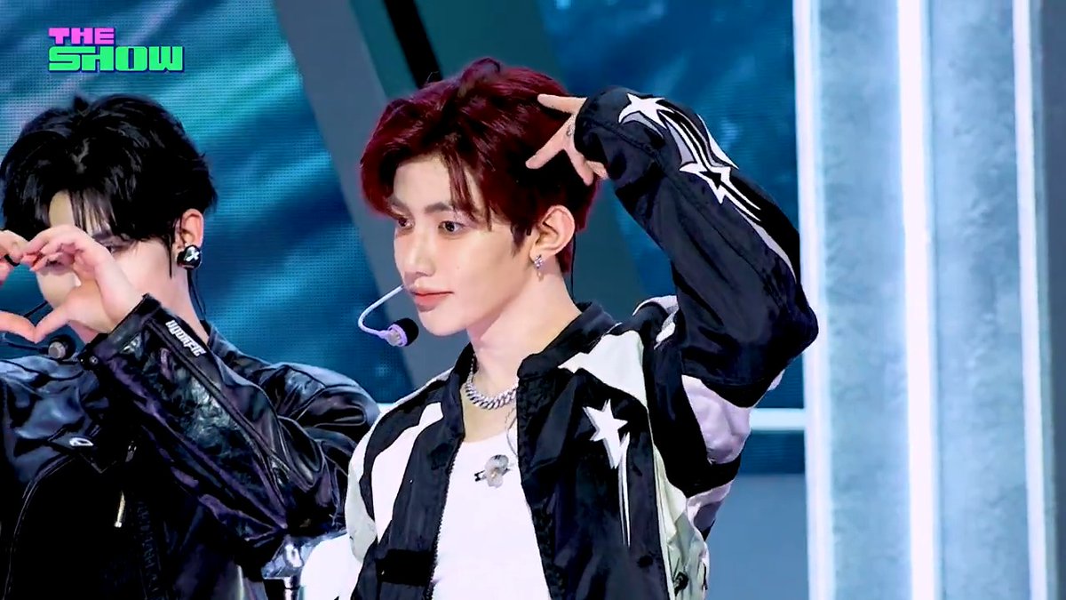 절세미남 장하오🦝 댓글: “V” 725만개 O ° (∩`・ω・) _/_ミつ/ ̄ ̄ ̄/ \ /___/ #KPOP #THEKPOP #THESHOW #더쇼 #ICONIK #ZEROBASEONE #ZB1 #제로베이스원 #장하오 #ZHANGHAO #章昊 ZEROBASEONE
