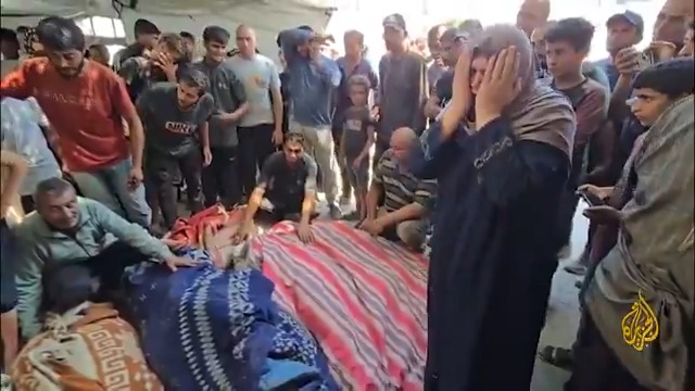 15 شهيدا في استهداف طائرات الاحتلال خيام النازحين بمنطقة الشاليهات جنوب غربي مدينة #غزة #حرب_غزة #الأخبار