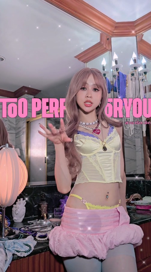 รู้ยังคะ? ว่าเธอน่ะพลาด มาตอนนี้ ก็สายไปแล้ว..💅🏻 Get Ready With #Hannah4EVE ✴︎ OUT NOW ✴︎ 🥂 4EVE - Too Perfect For You (สวย เริ่ด เชิด) 🪩 YouTube : 4EVE Available now on all streaming ✨ #4EVEtooperfectforyou #4EVEสวยเริ่ดเชิด #4EVE #XOXOentertainment