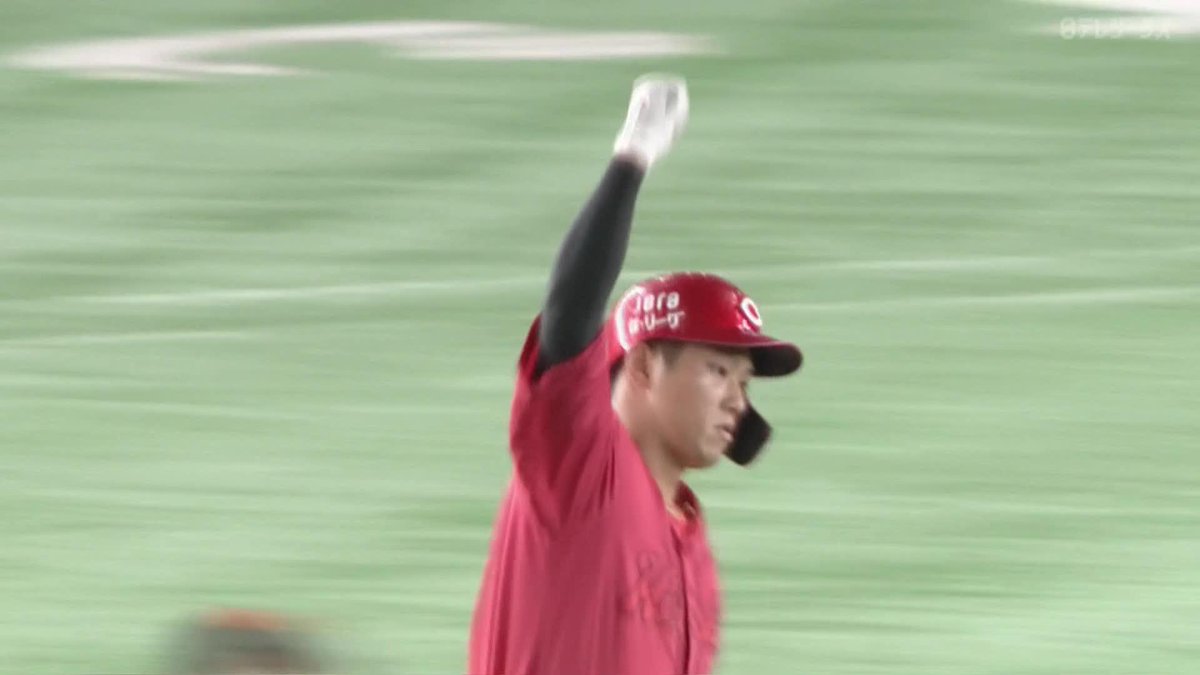 右手を突き上げた 試合を動かしたのは一発💥 中村奨成が値千金勝ち越しホームラン ⚾プロ野球 (2025/9/11) 🆚巨人×広島 📱Live on DAZN #オレをみろ #carp