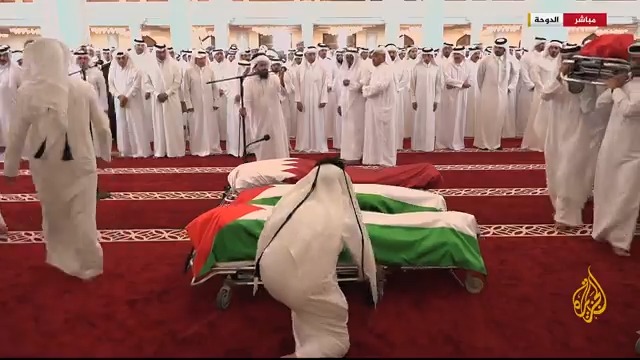 من جامع محمد بن عبد الوهاب في العاصمة القطرية #الدوحة.. بدء مراسم تشييع جثامين شهداء الاستهداف الإسرائيلي #حرب_غزة #الأخبار