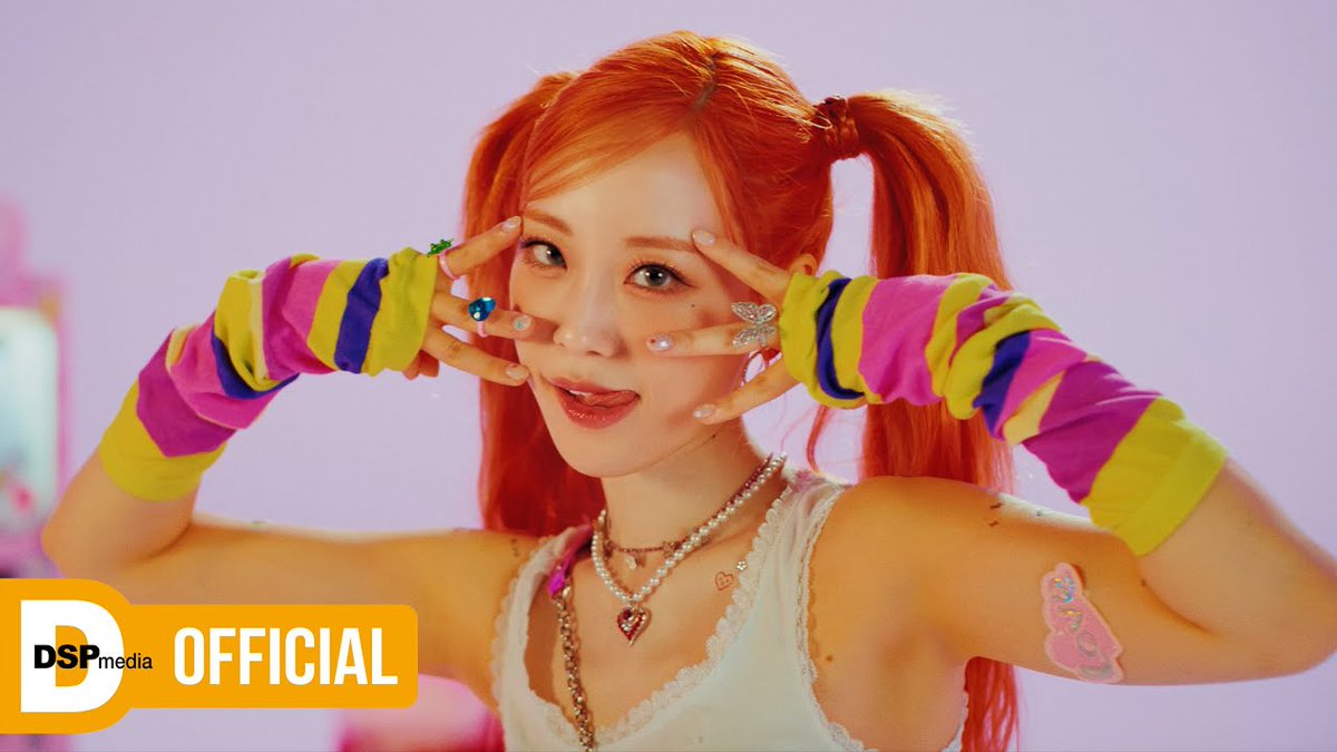 2 years ago today, HUR YOUNGJI debuted as a soloist with her 1st Single Album ‘Toi Toi Toi’ with title track ‘L.O.V.E’