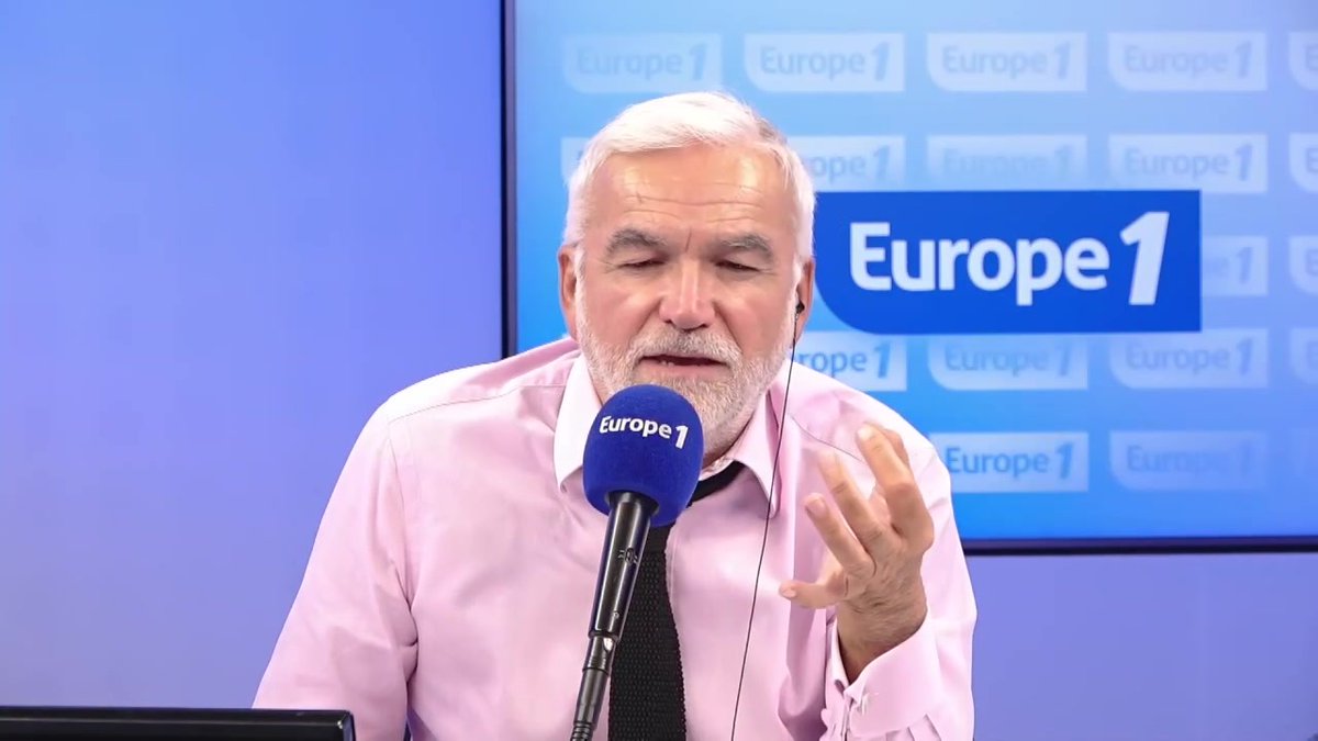 Léa Salamé critiquée par la CGT : "Je ne sais pas comment ça se passe à France Télévision mais j'imagine la jalousie, l'aigreur, la rancœur de tous ces journalistes qui voient une jeune femme qui a plus de talent qu'eux" estime Pascal Praud dans #PascalPraudEtVous #Europe1