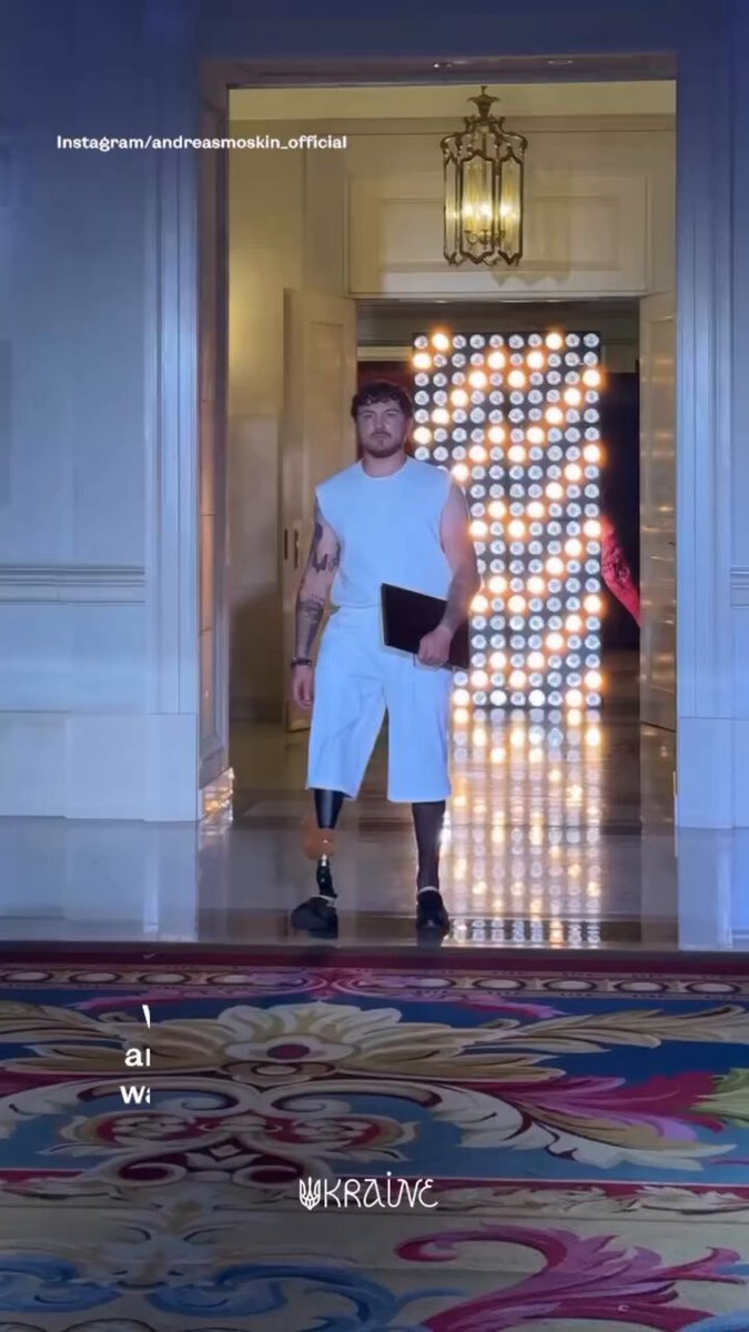 Veterans with prosthetics and civilians injured by Russia’s war were among the models at the Ukrainian Fashion Week. They presented the new collection of the Ukrainian brand ANDREAS MOSKIN.