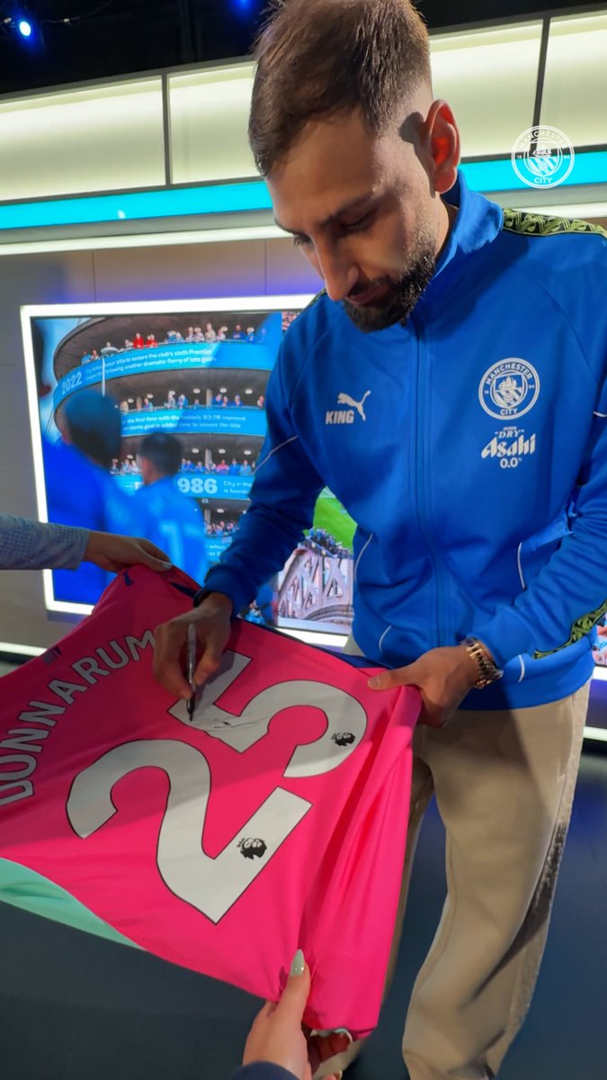 Don't miss out on the chance to WIN a signed GIANLUIGI DONNARUMMA shirt! 🤩 Enter here ⤵️