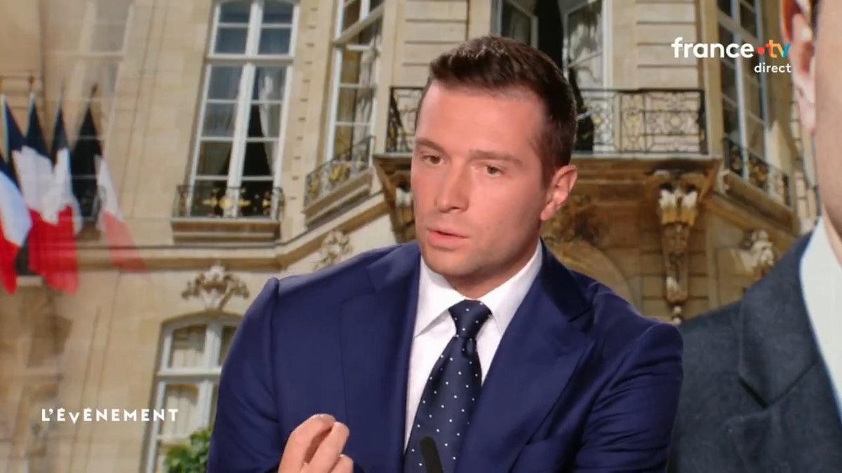 Quand un journaliste du service public, qui officie sur France Inter, prend des petits déjeuners avec des responsables du Parti socialiste pour parler de la stratégie électorale, ne trouvez-vous pas qu'il y a un sujet, Madame Caroline Roux ? #LEvenement