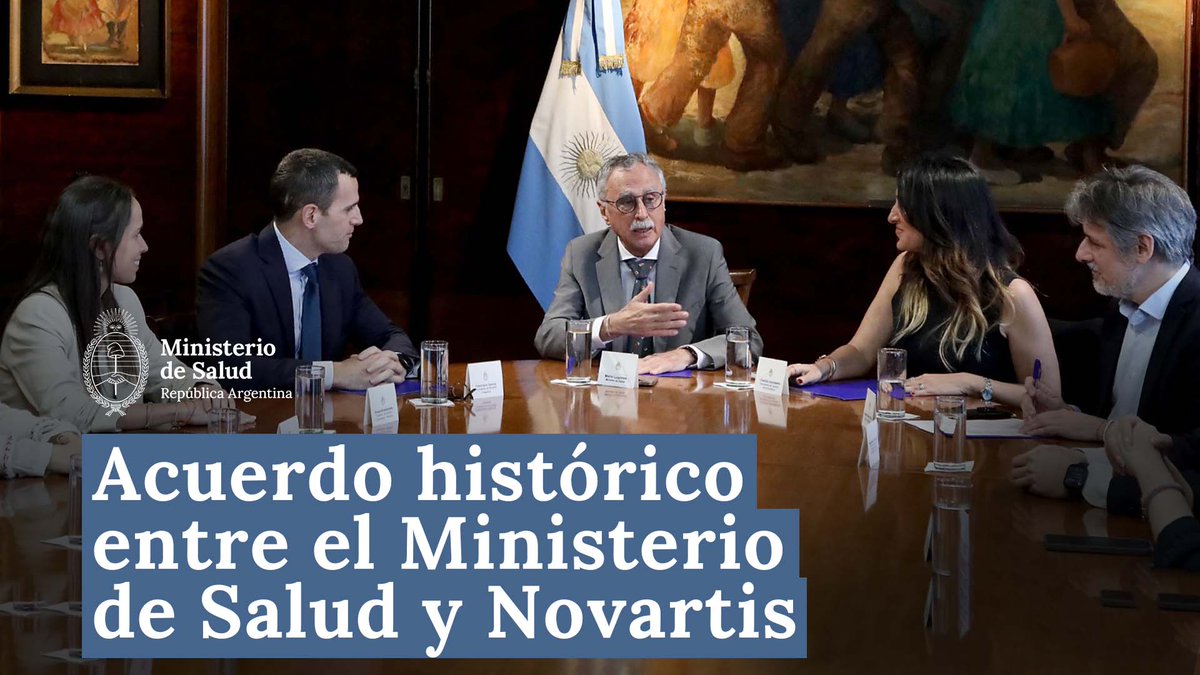 ACUERDO HISTÓRICO EN SALUD Se renegoció la compra de Zolgensma, el tratamiento de alto costo para tratar la atrofia muscular espinal en bebés al precio más bajo del mundo. 💡 Gracias a un nuevo acuerdo de riesgo compartido con el laboratorio Novartis: 🔹 Se redujo el costo a 1,1 millones de dólares por dosis (200 mil menos que en 2024 y casi la mitad de lo que se pagaba por vía judicial) 🔹 Se garantiza el acceso a un tratamiento vital para bebés de hasta 9 meses con atrofia muscular espinal 🔹 Se evita que las familias tengan que recurrir a la Justicia 🔹 Argentina se consolida como modelo regional en la compra de terapias de alto costo Este acuerdo no solo representa un ahorro millonario para el Estado, sino también un cambio de paradigma: priorizar a los pacientes, invertir con transparencia y asegurar que cada peso en salud llegue a quienes más lo necesitan.