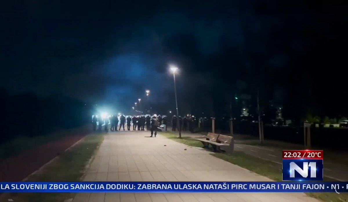 Pošto se ispod ⬇️ tvita nakačilo zilion botova da kaže da lažem, evo za vas koji ste im, eventualno poverovali, snimak: