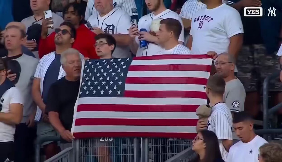 🚨| ULTIMA HORA: El presidente Trump recibe un aplauso abrumador en el juego de los Yankees esta noche del 11 de septiembre y apenas a un día del asesinato de Charlie Kirk. 🇺🇲