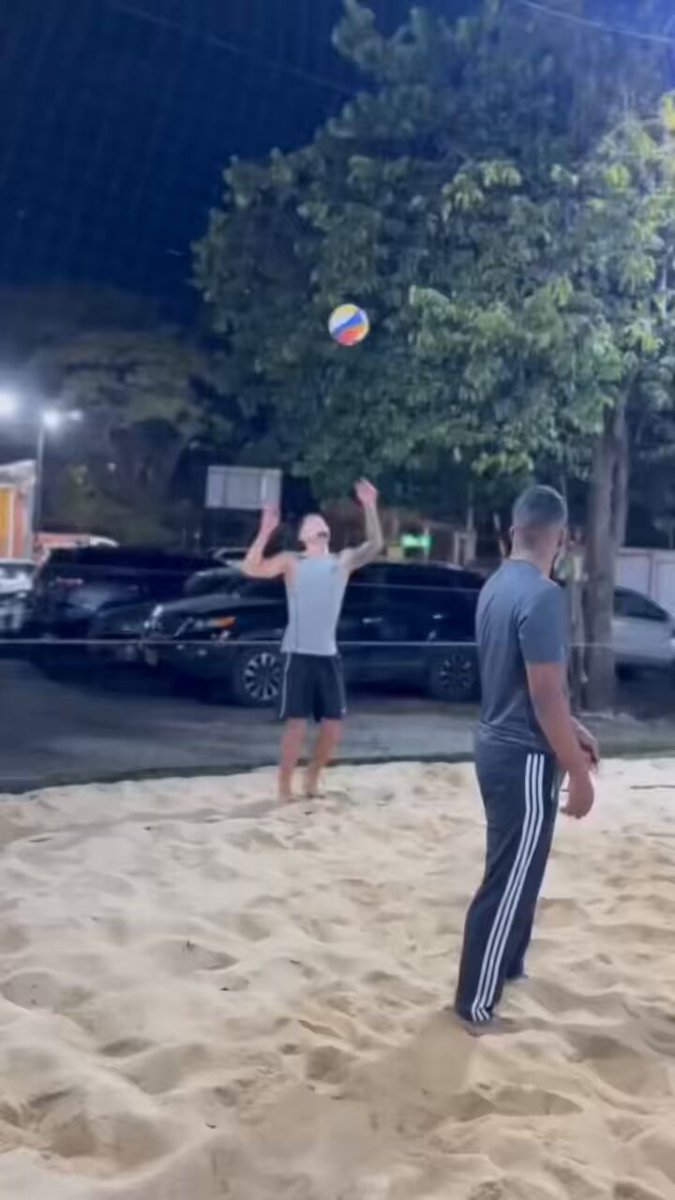 Un partidito de voley? 😘😛