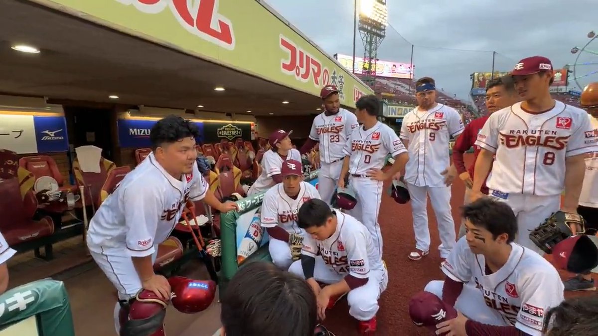 今日の円陣も #石原彪 選手📣 「次のオリックス戦まで13試合あります。 この期間8勝5敗でいけたら直接対決で競り合えるという話がありました。 まずはそこまで、一戦一戦勝ちきっていきましょう🔥 さあ行こう！✊」 #RakutenEagles #キ！ #ミセテクレ！