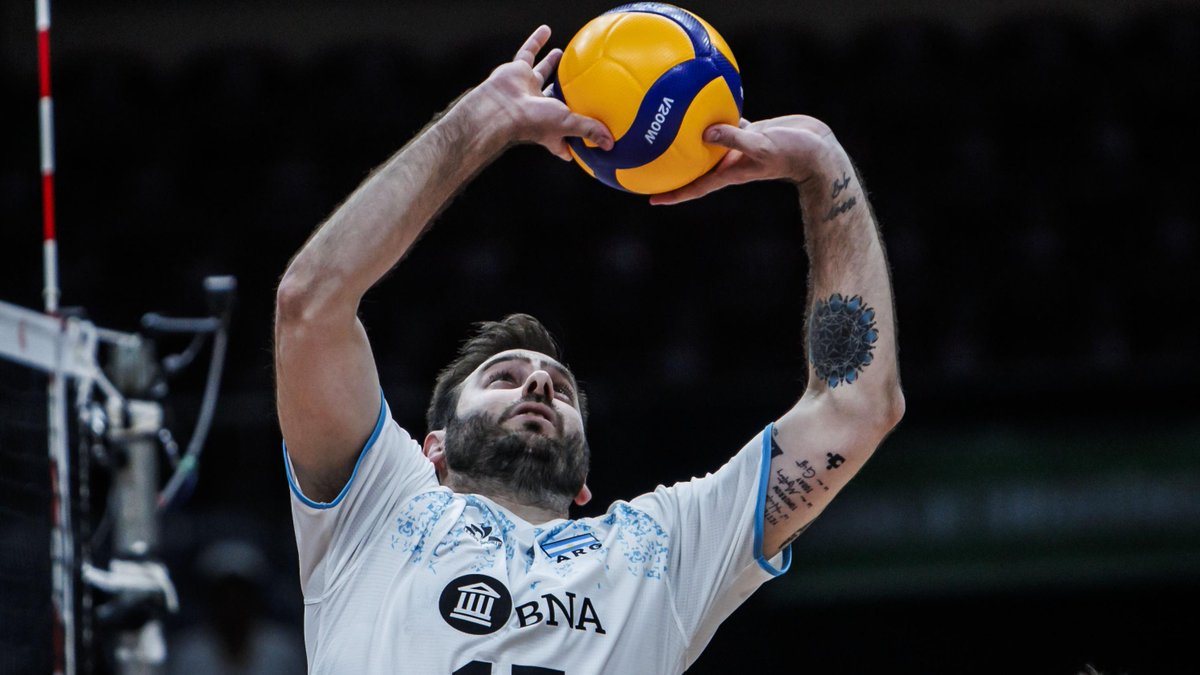 MEN’S WORLD CHAMPS: MEET TEAM ARGENTINA 🇦🇷 La Albiceleste never surrenders 💥, always ready to battle the volleyball powerhouses on the biggest stage. Led by the legendary setter Luciano De Cecco, making his sixth World Championship appearance, Argentina is bringing heart, grit and experience to the Philippines 🇵🇭. 🗒 Check the schedule at 📺 Catch the action on VBTV: 🏐 #Volleyball #Voley #Philippines2025 #MWCH #ElectrifyingPhilippines