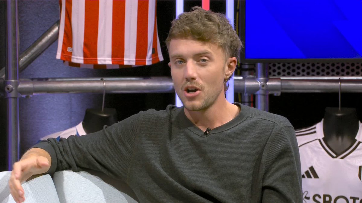 "Manchester United create problems for themselves." Ashley Williams and Julien Laurens discuss Ruben Amorim saying Altay Bayindir will start in the Manchester derby and the club not signing an experienced 'keeper this summer 🧤