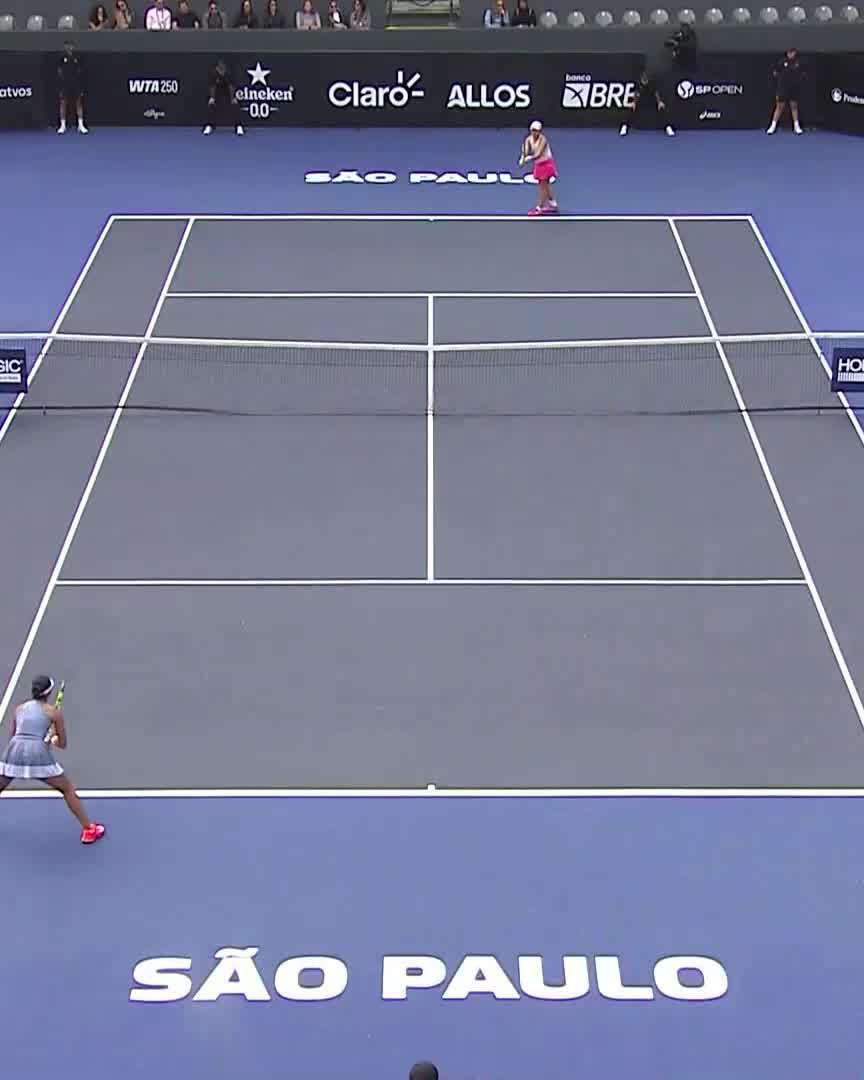 Tjen takes the first set 👏 Janice Tjen makes a comeback from 0-3 down to lead Eala 6-4. #SPOpen