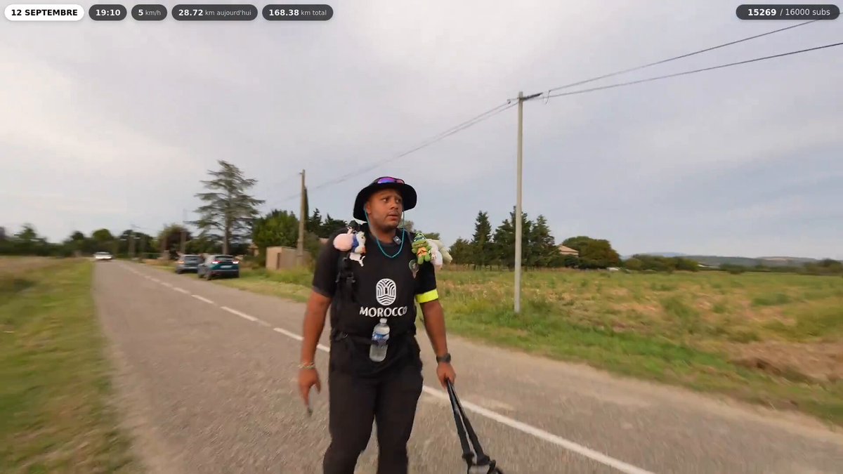 Byilhan et Nico obligés d’arrêter leur marche à cause des personnes qui les suivent ..😬😬
