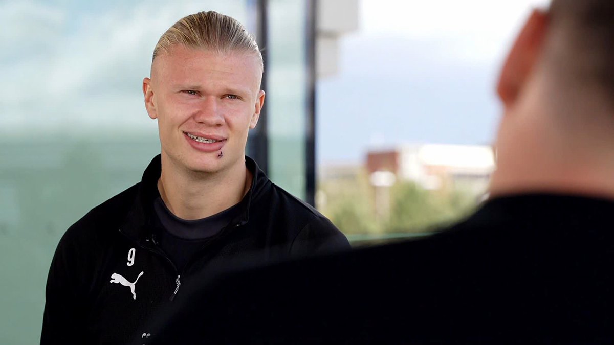 "The bus tried to bang me out!" ๐ฅฒ Erling Haaland explains the aftermath of the bus luggage door hitting his lip ๐