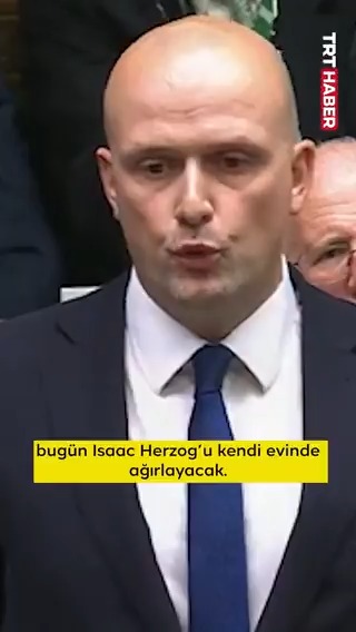 🔴İngiliz vekil Stephen Flynn, Başbakan Keir Starmer'ı, İsrail Cumhurbaşkanı Isaac Herzog'u ağırladığı için sert bir şekilde eleştirdi. "Gazze bir mezarlık. Çocuklar açlıktan ölürken, başbakanın bu adamı ağırlaması ne anlama geliyor?"