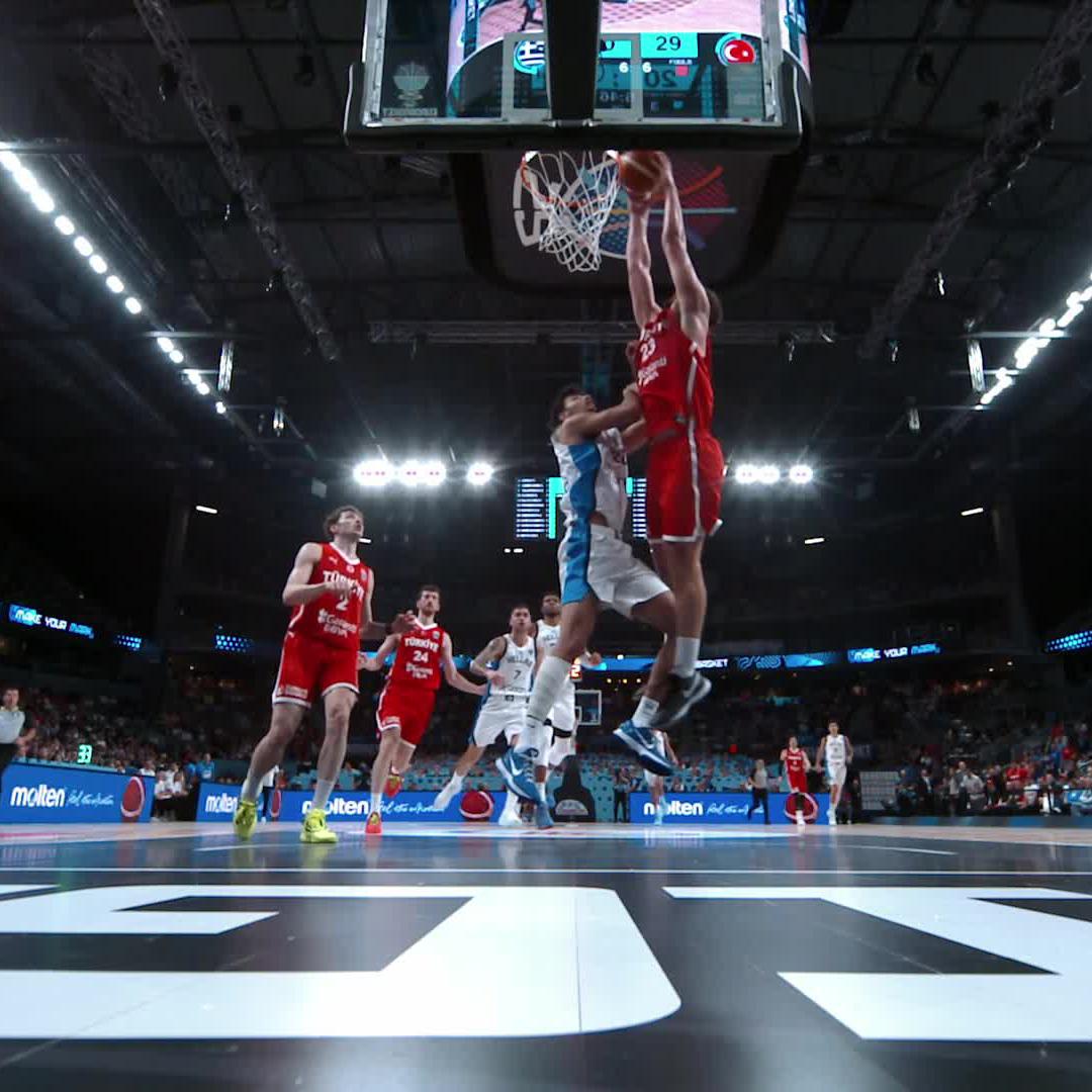 Alperen Sengun with the two-handed flush 😤 Türkiye leads midway through the 2Q! Watch all the FIBA EuroBasket action live on Courtside 1891:
