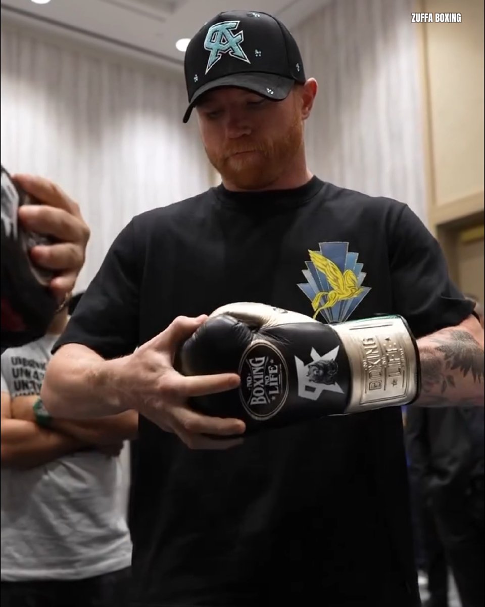 Canelo Alvarez testing out his gloves ahead of fight night 👀 #CaneloCrawford live on Netflix l #RiyadhSeasonCard | موسم الرياض | Riyadh Season | Sept 13th 🥊